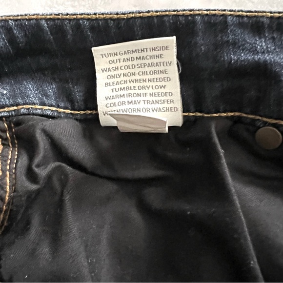 TORRID Women’s Dark Wash Stretch Shorts - Picture 8 of 10